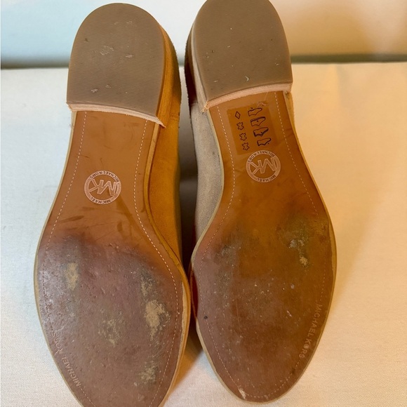 Michael Kors Tan Ankle Booties Suede Minimalist Design - Picture 4 of 6